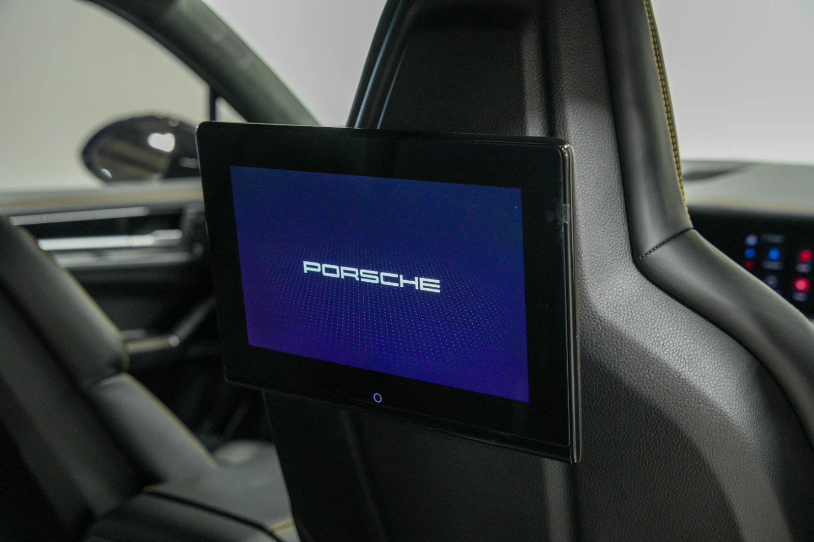 Used 2024 Porsche Cayenne Turbo GT AWD/4WD image 72