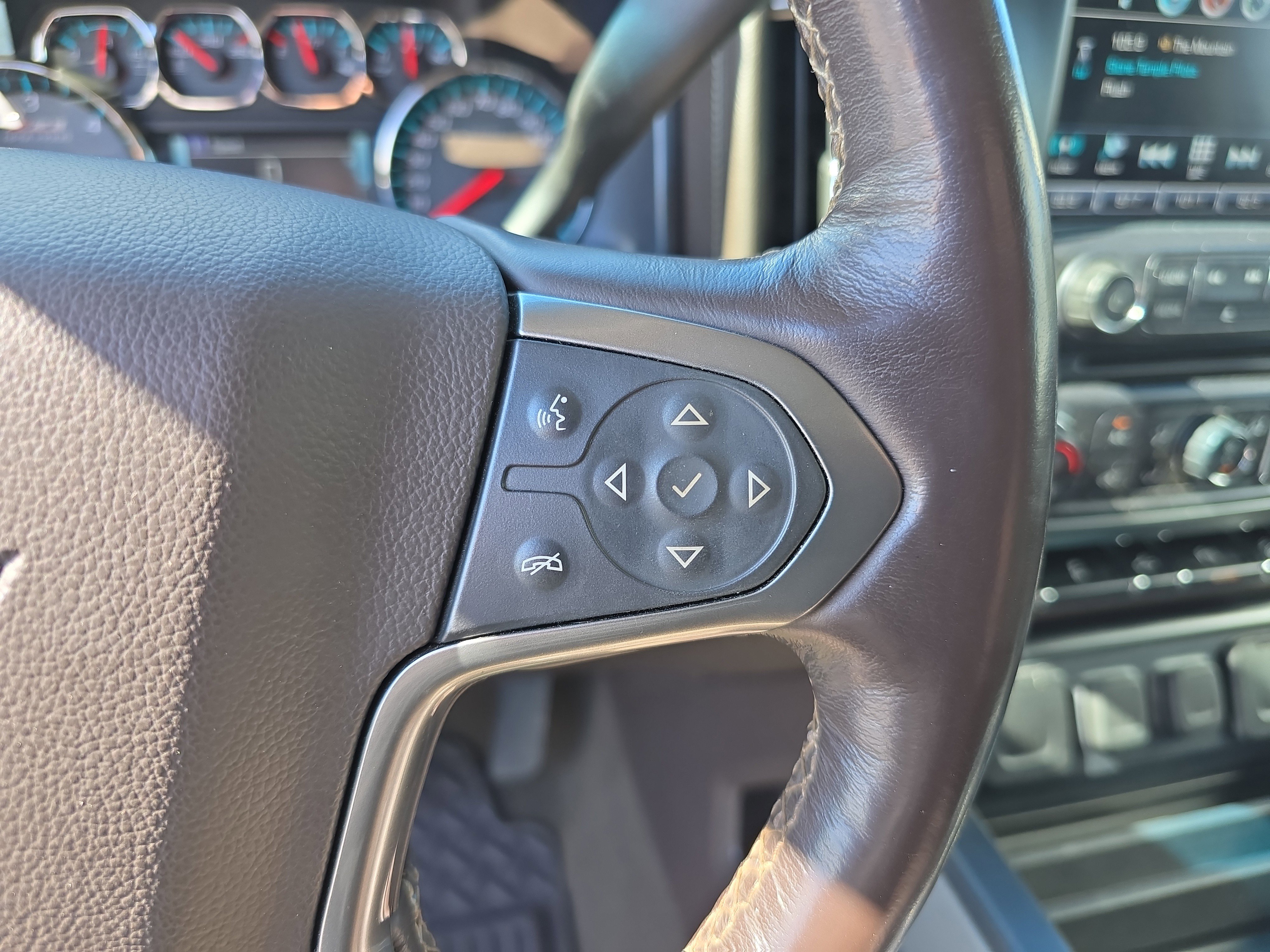 Used 2018 Chevrolet Silverado 1500 LTZ Z71 w/ LTZ Plus Package AWD/4WD image 30