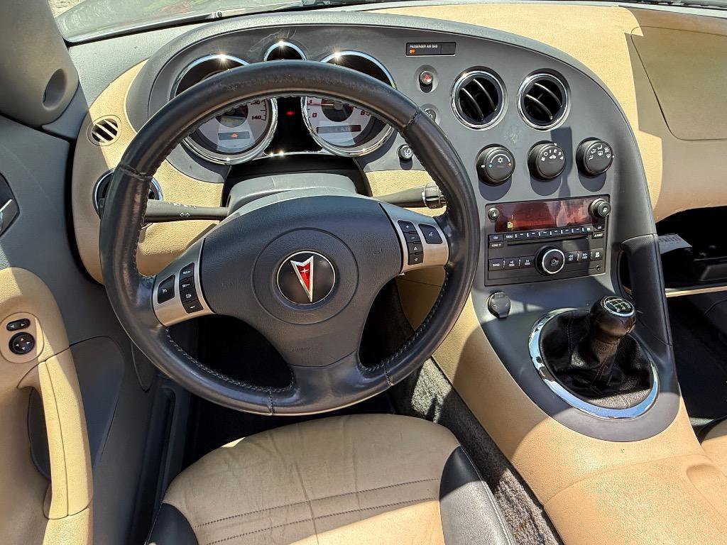 Used 2006 Pontiac Solstice Convertible w/ Premium Package image 17