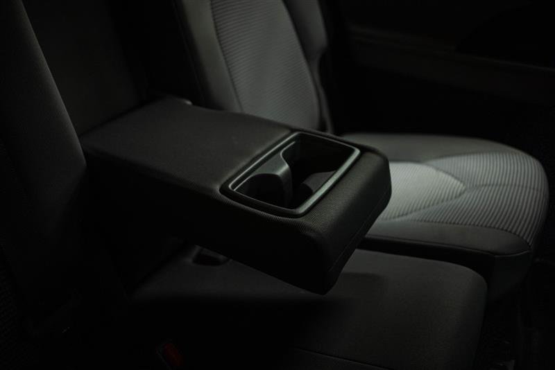 Used 2022 Toyota Highlander LE AWD/4WD image 14