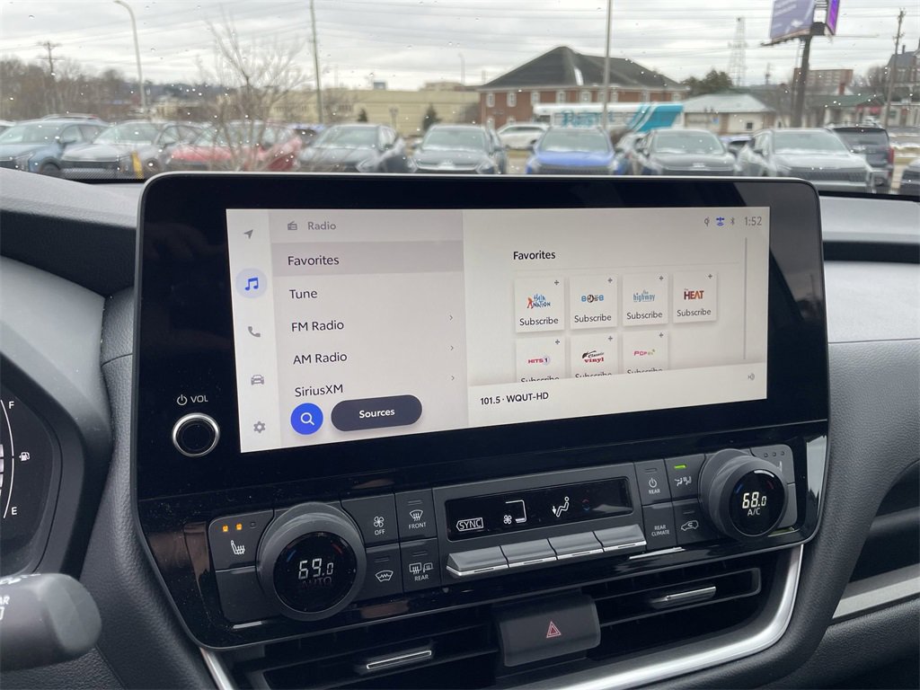 Used 2025 Toyota Grand Highlander AWD image 11