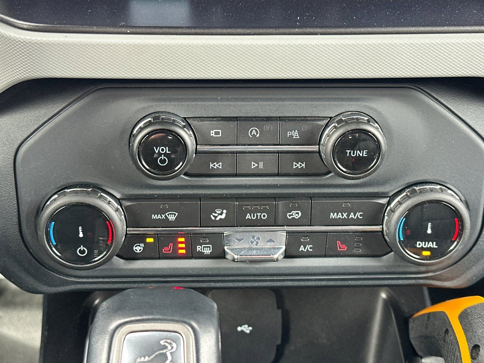 Used 2022 Ford Bronco Badlands image 23