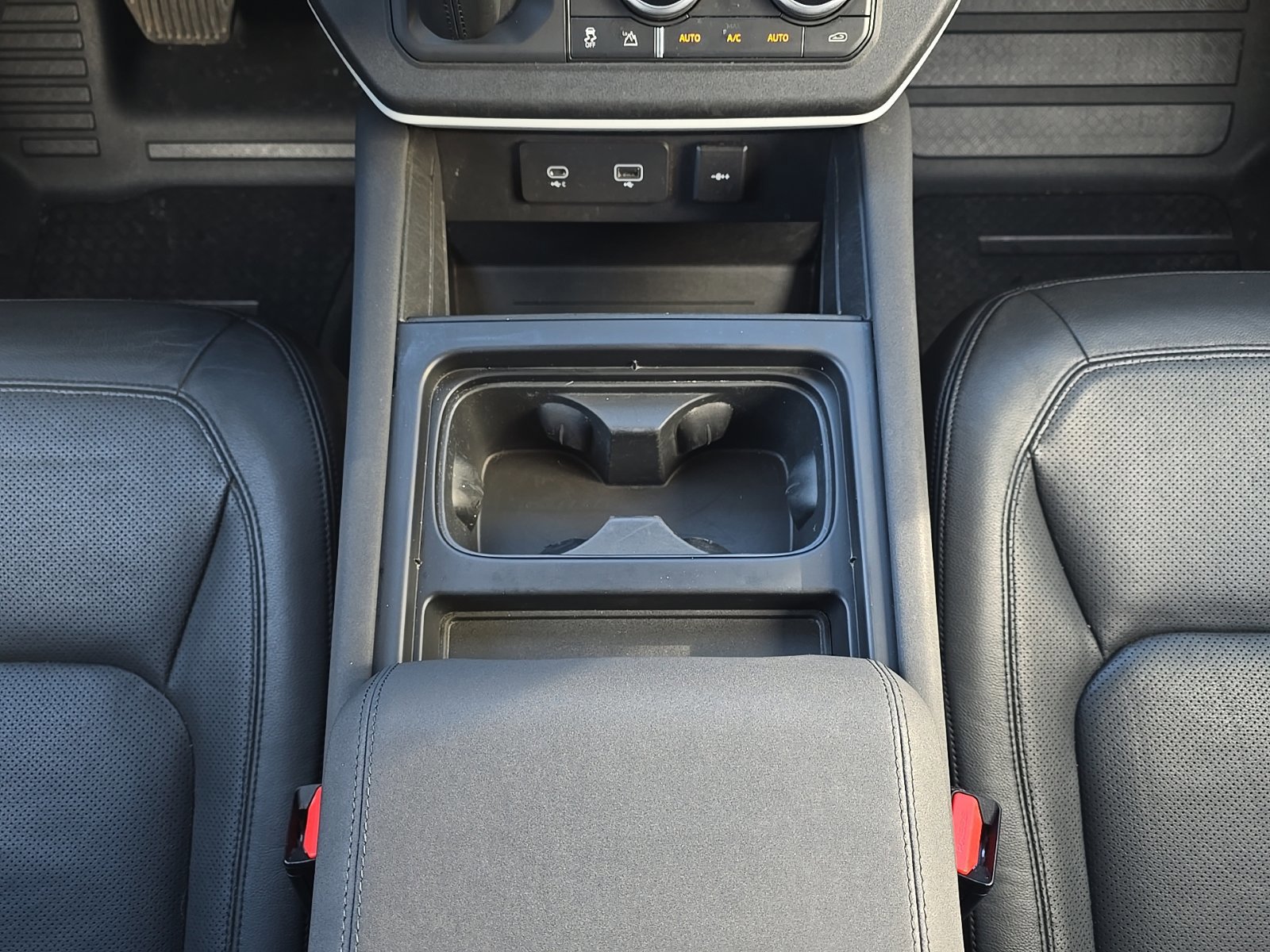 Used 2023 Land Rover Defender 110 SE image 21