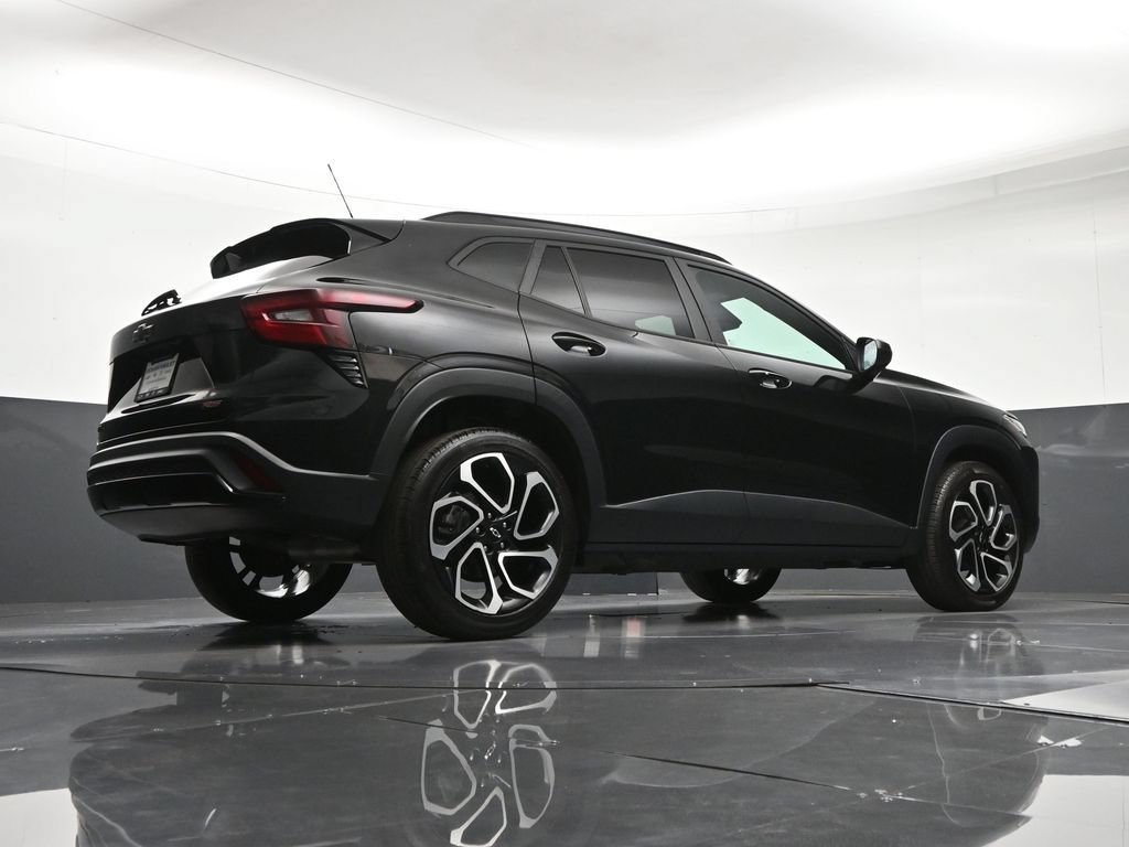 Used 2024 Chevrolet Trax RS w/ Sunroof Package FWD image 28