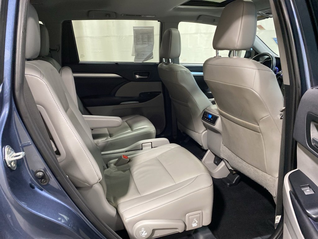 Used 2019 Toyota Highlander XLE image 17