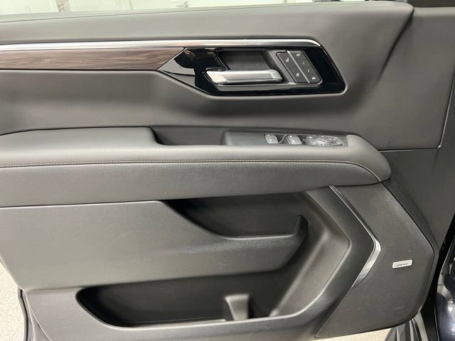 Used 2025 Chevrolet Suburban Premier AWD/4WD image 22
