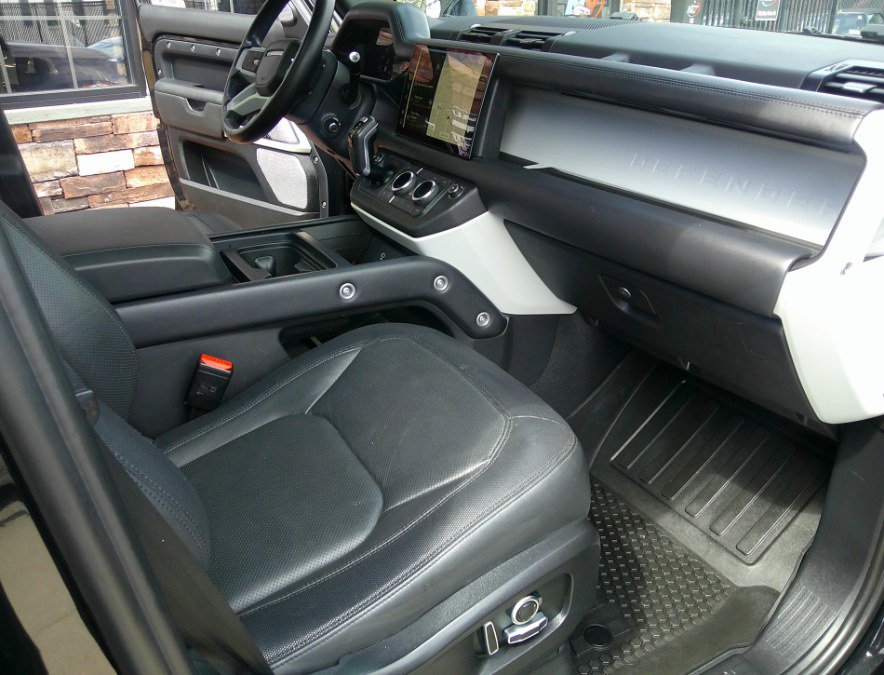 Used 2023 Land Rover Defender 130 X-Dynamic SE AWD/4WD image 45
