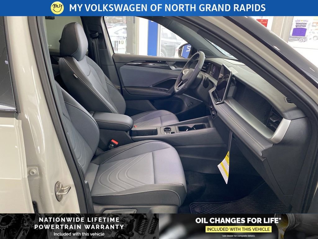 New 2026 Volkswagen Tiguan SE R-Line image 24