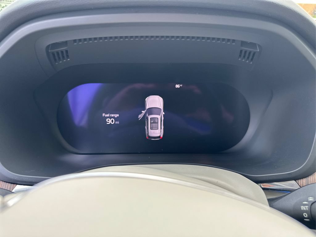 Used 2022 Volvo XC60 B5 Momentum w/ Climate Package FWD image 10