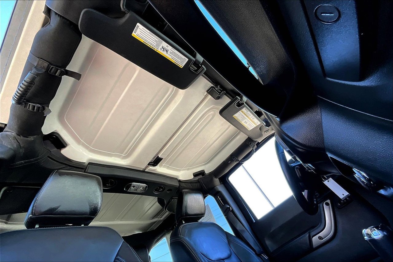 Used 2018 Jeep Wrangler Unlimited Sahara image 25