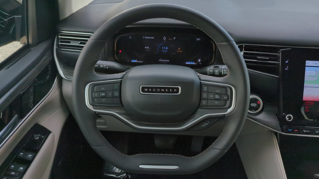 Used 2024 Jeep Wagoneer L Series II RWD image 12