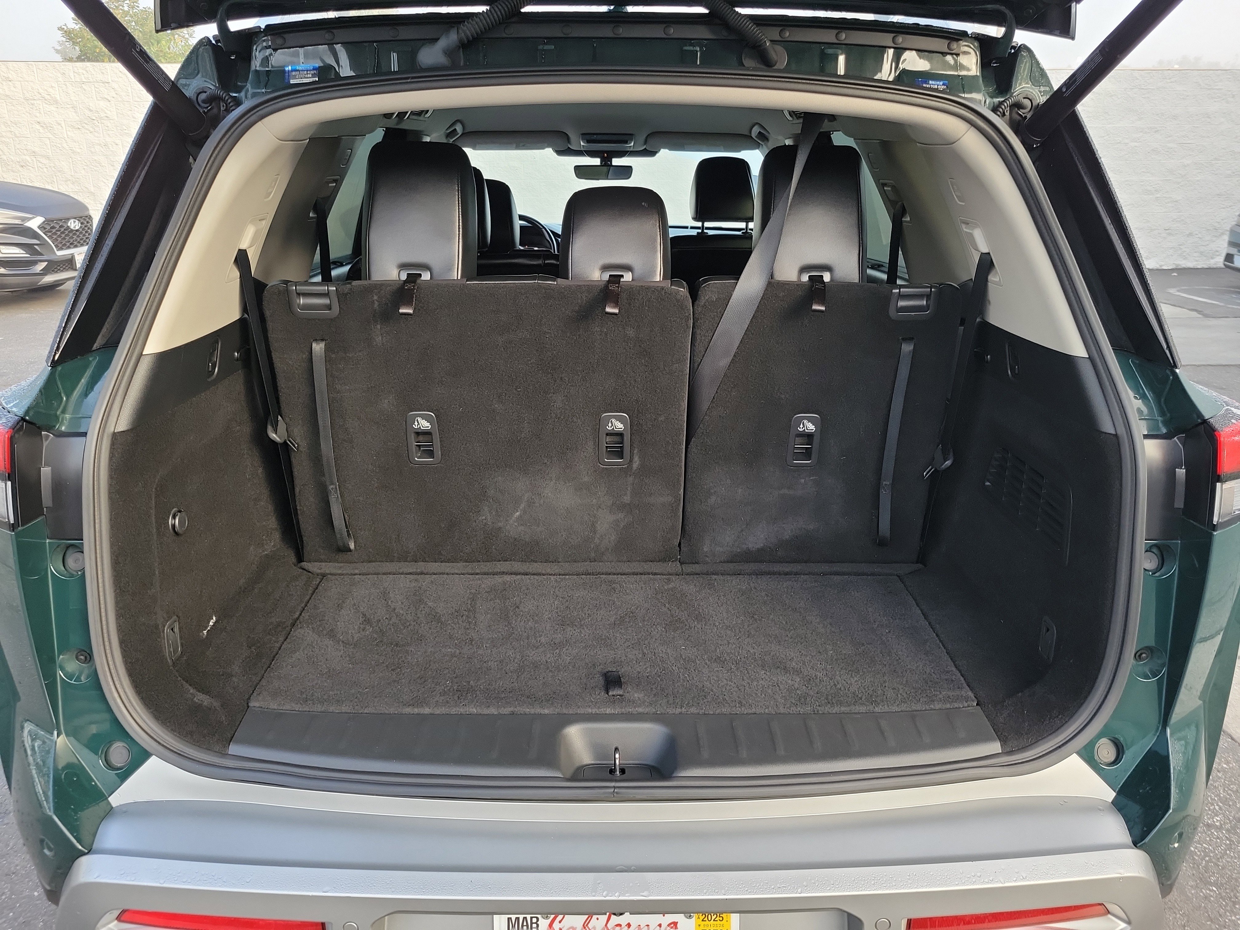 Used 2023 Nissan Pathfinder SL FWD image 23