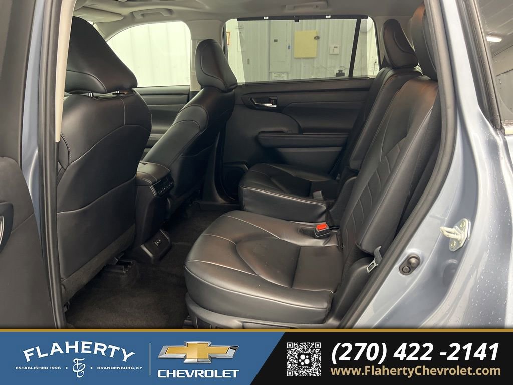 Used 2024 Toyota Highlander XLE image 11