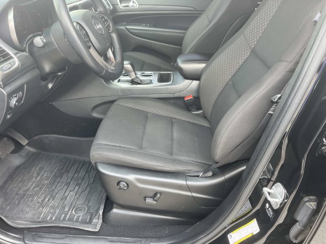 Used 2021 Jeep Grand Cherokee Laredo w/ Security & Convenience Group AWD/4WD image 26