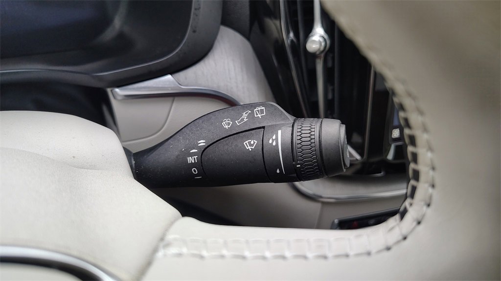 Certified 2023 Volvo XC60 B5 Plus w/ Climate Package image 17