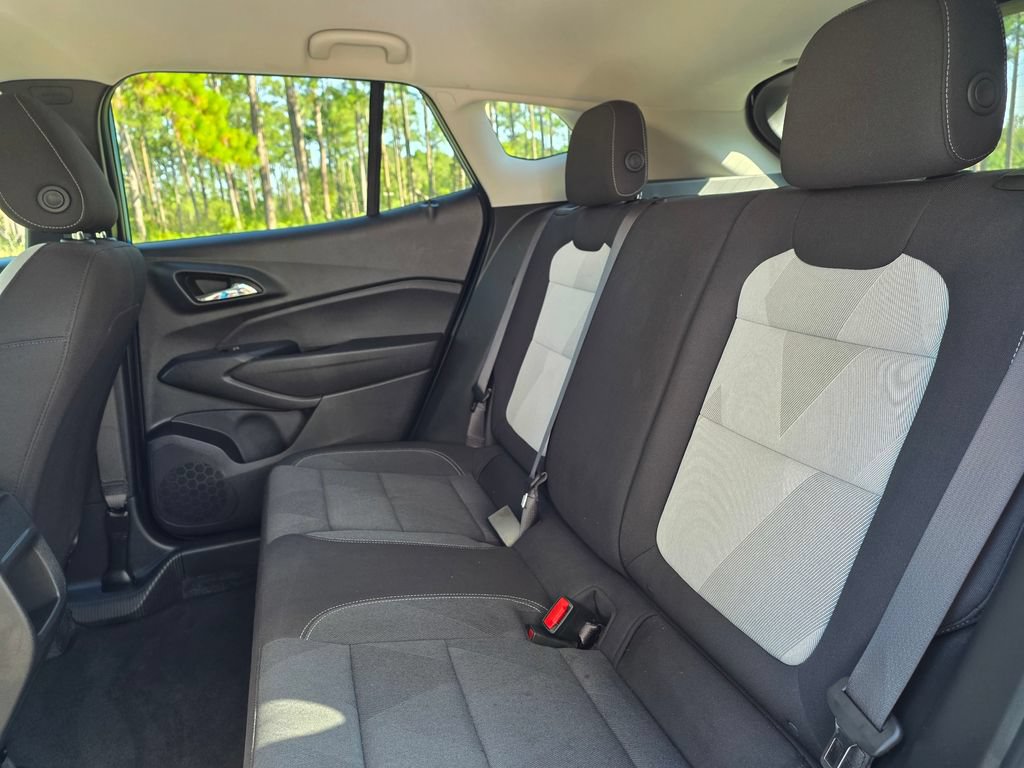 Used 2026 Chevrolet Trax LS w/ LS Convenience Package FWD image 16
