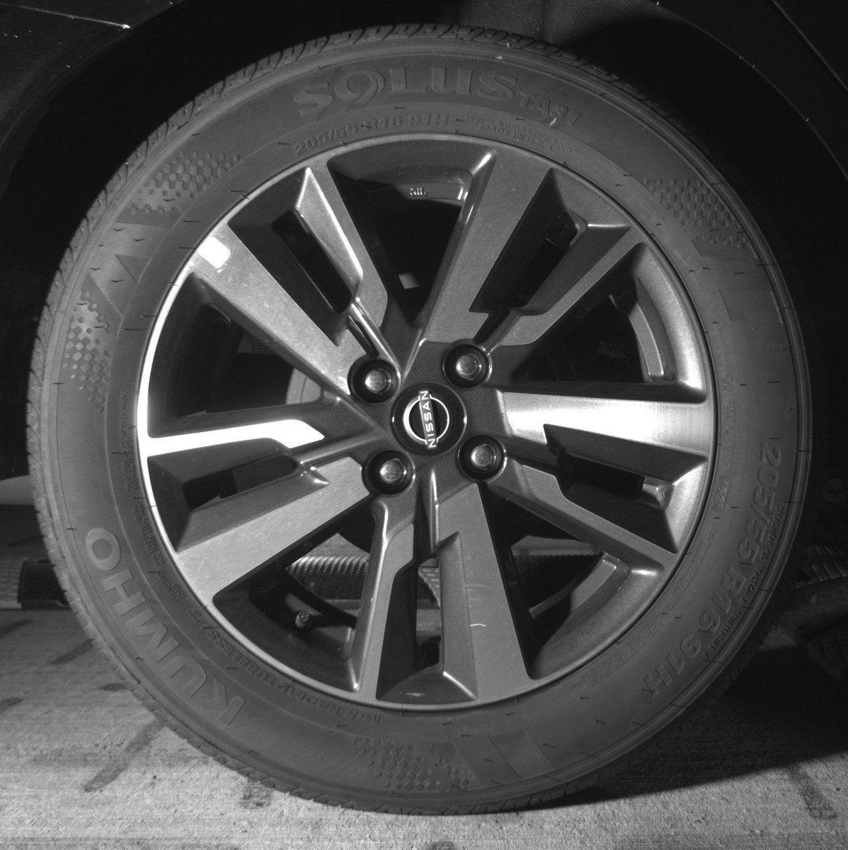 Used 2025 Nissan Versa SV FWD image 15