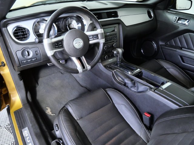 Used 2010 Ford Mustang Coupe RWD image 3