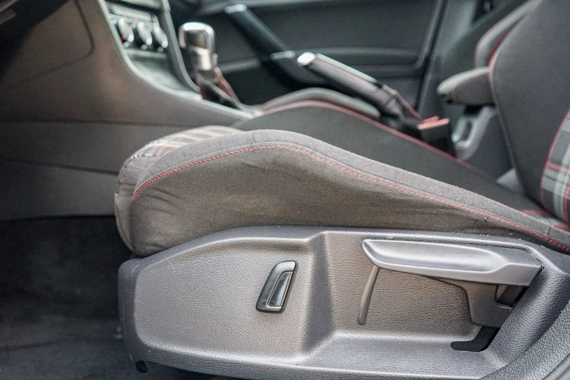 Used 2015 Volkswagen Golf 4-Door image 30