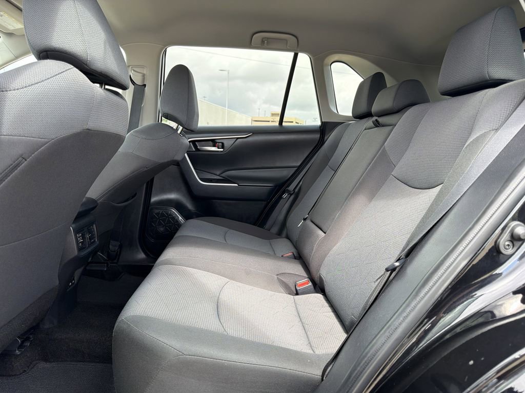 Used 2025 Toyota RAV4 XLE FWD image 29