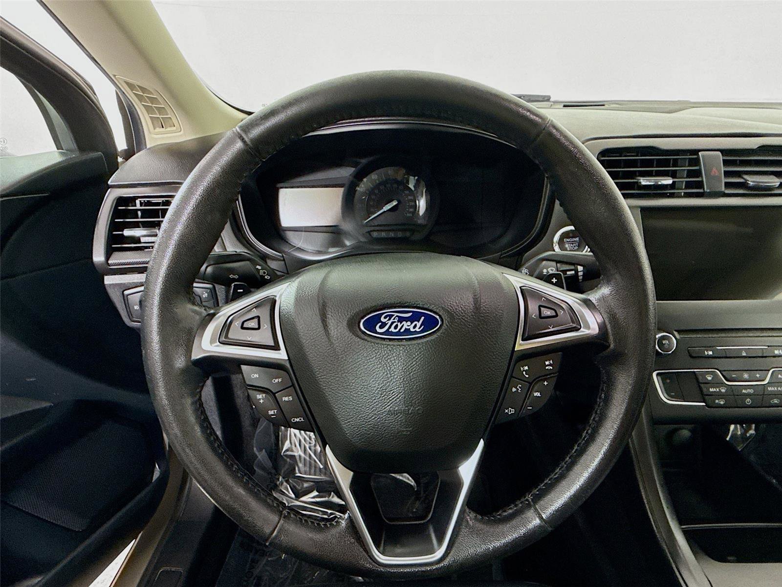 Used 2018 Ford Fusion SE w/ Equipment Group 201A image 11