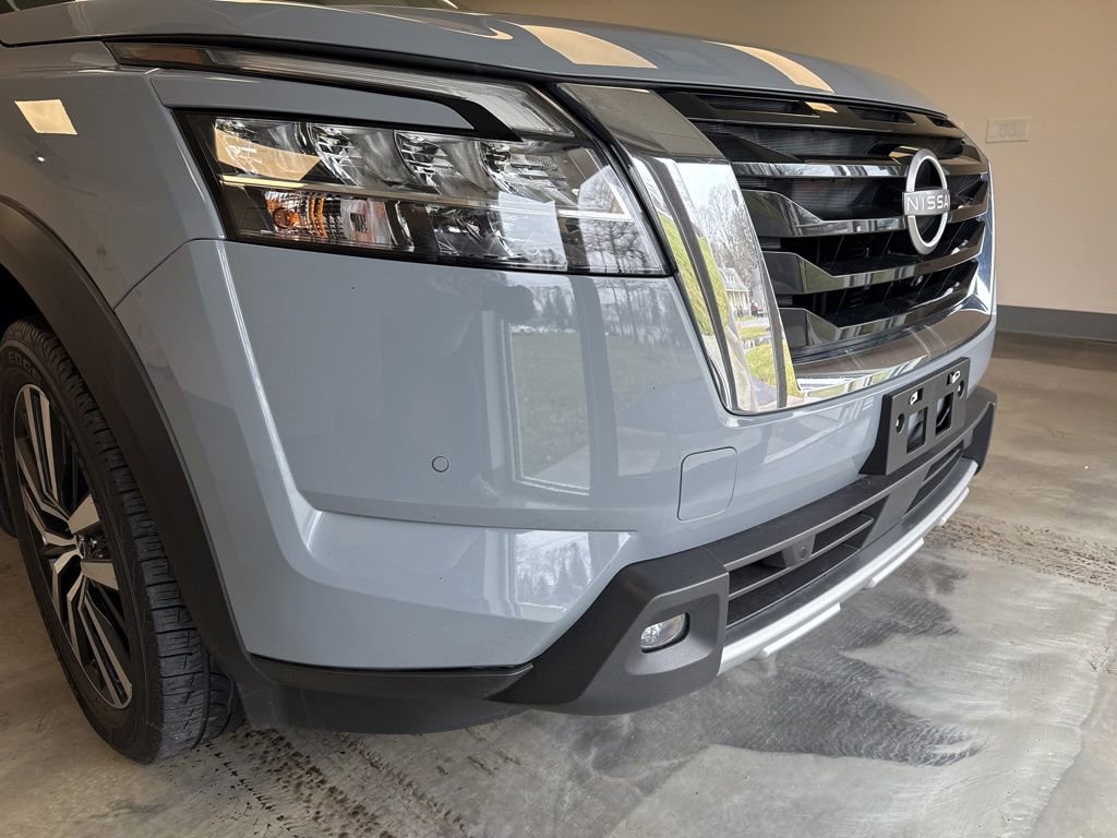 Used 2023 Nissan Pathfinder Platinum image 6
