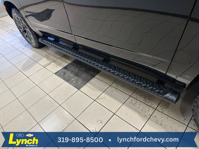 Used 2024 Chevrolet Suburban Z71 w/ Z71 Off-Road Package image 31