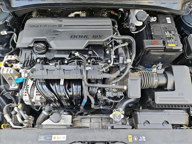 Used 2025 Hyundai Elantra SEL FWD image 24
