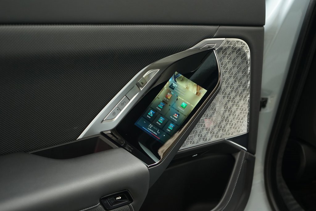 Used 2023 BMW 760i xDrive image 33