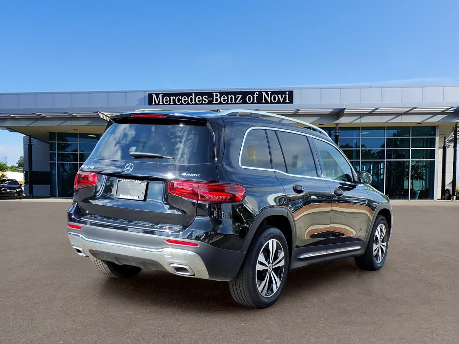Certified 2025 Mercedes-Benz GLB 250 4MATIC image 5