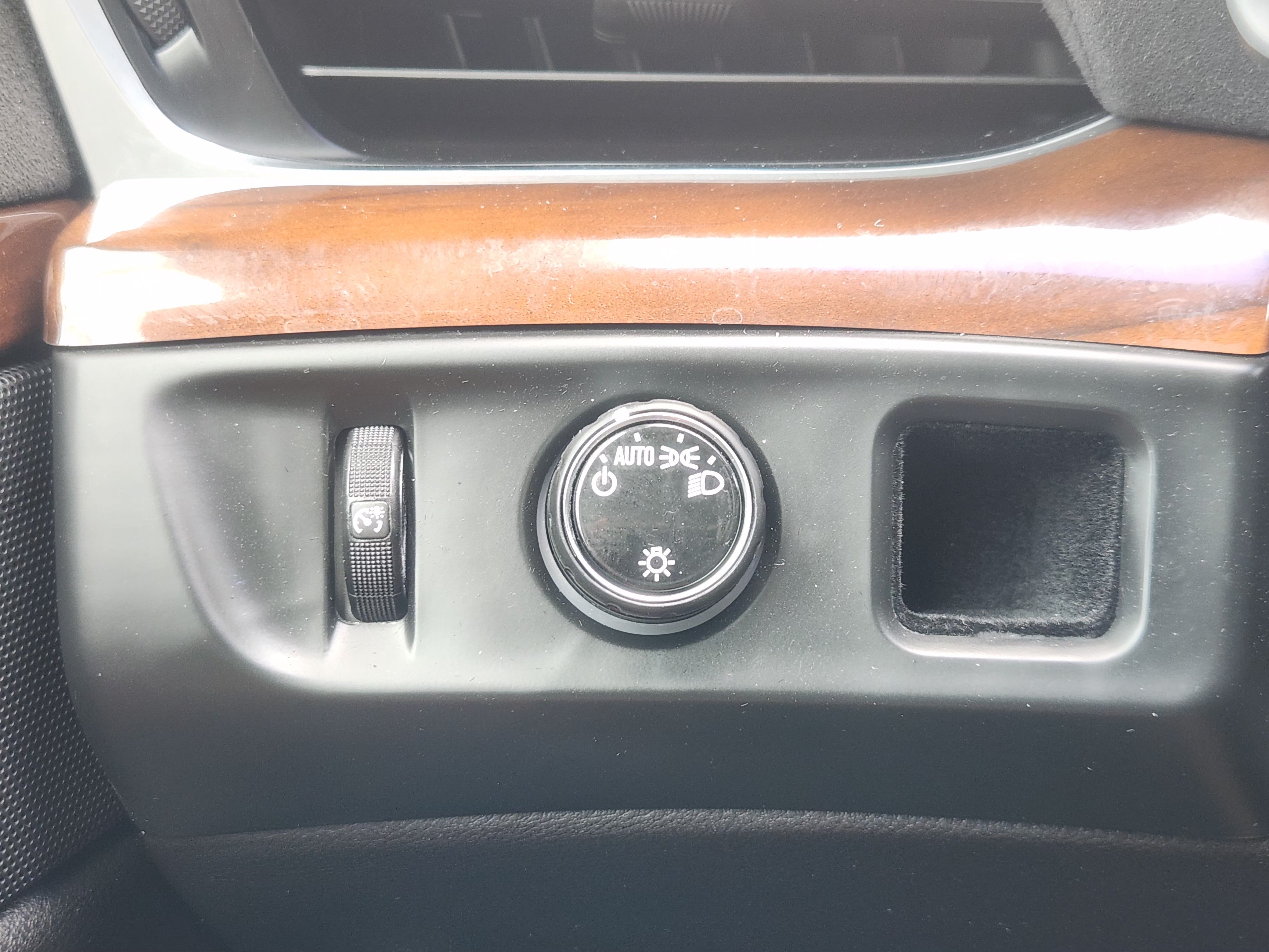 Used 2019 Cadillac Escalade Luxury RWD image 22
