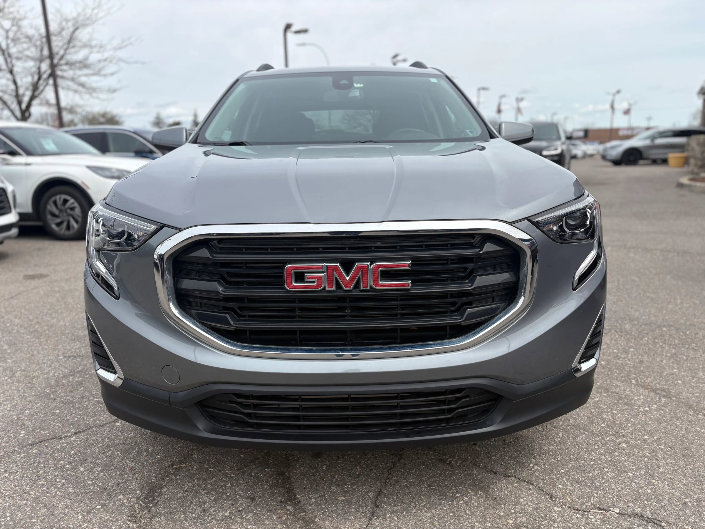 Used 2020 GMC Terrain SLE w/ Driver Convenience Package image 2