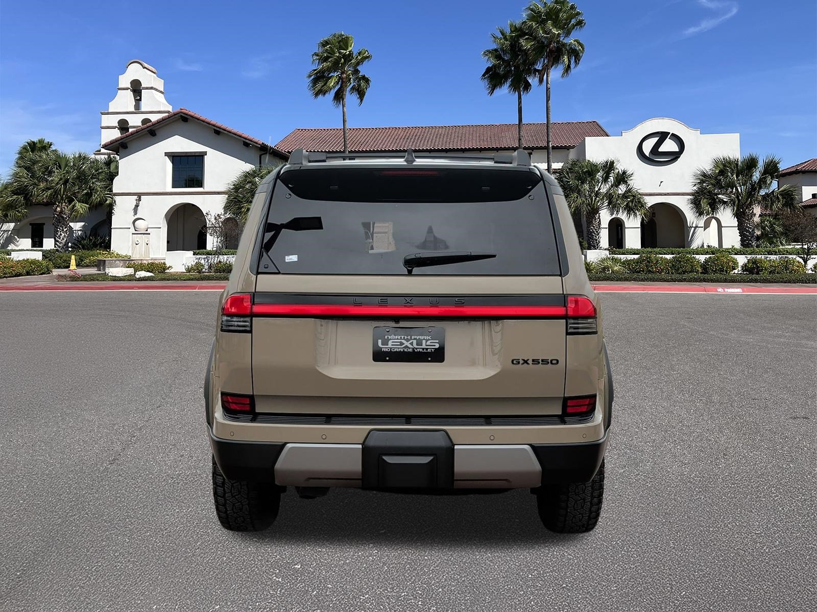 Used 2024 Lexus GX 550 AWD/4WD image 3