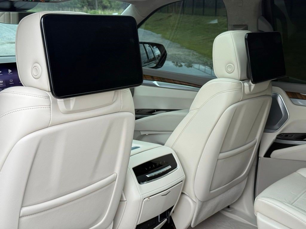 Certified 2025 Cadillac Escalade ESV Sport Platinum w/ LPO, ONYX Package AWD/4WD image 30