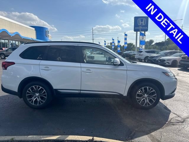 Used 2016 Mitsubishi Outlander SEL FWD image 3