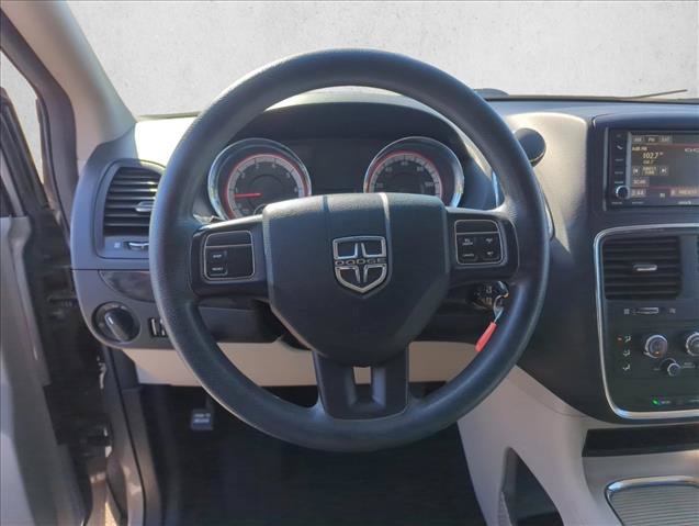 Used 2016 Dodge Grand Caravan SXT FWD image 23