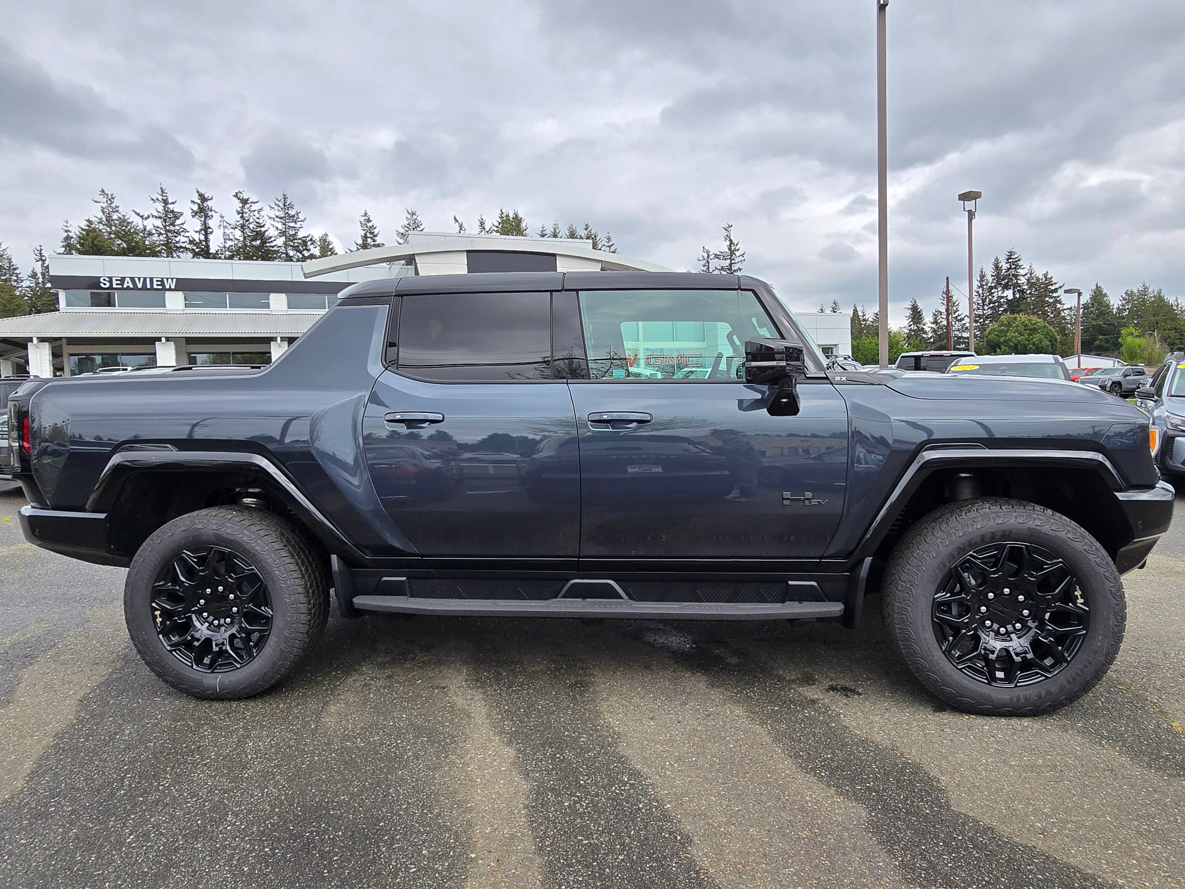 New 2026 GMC Hummer EV 4x4 Crew Cab w/ LPO, Dark Essentials Package image 8