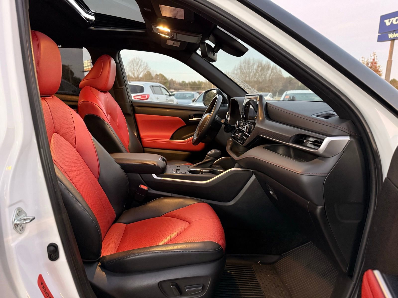 Used 2023 Toyota Highlander XSE image 27