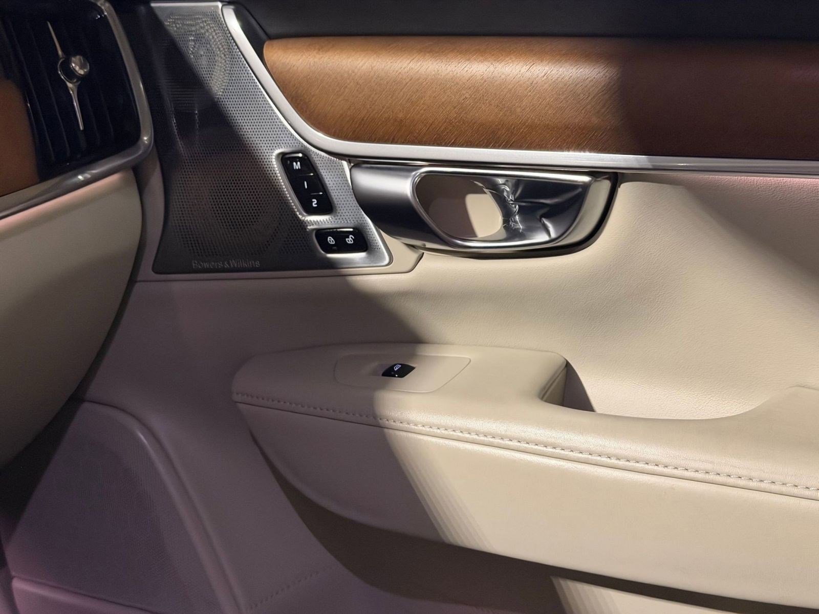 Used 2017 Volvo S90 T6 Inscription w/ Vision Package image 27