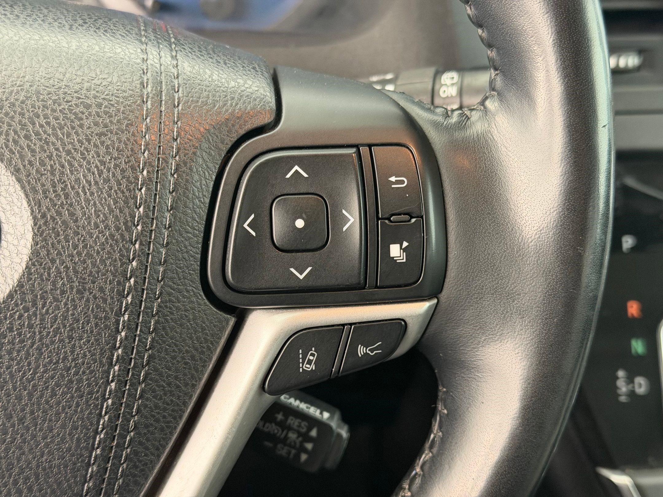 Used 2018 Toyota Sienna Limited Premium image 25