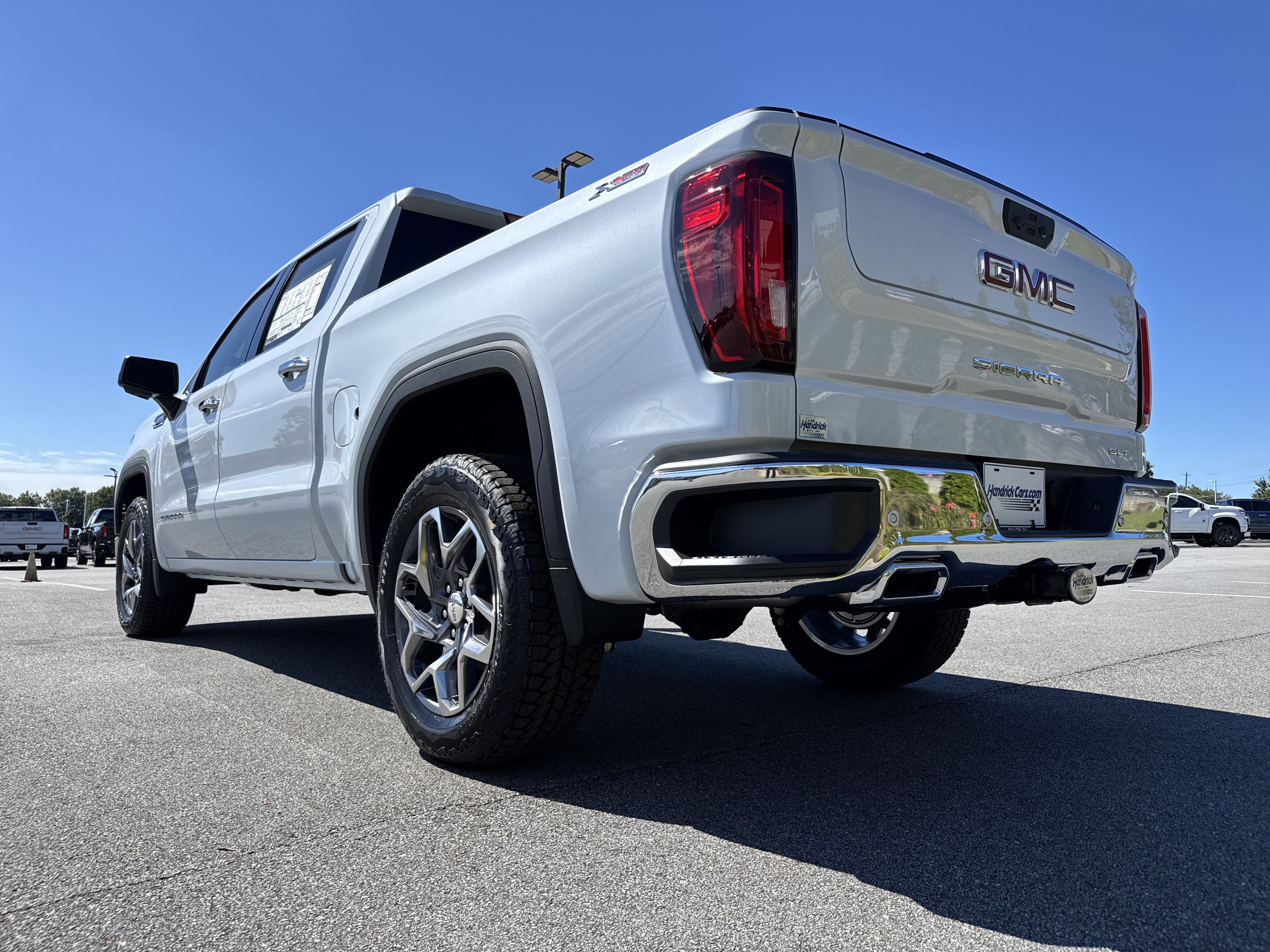 New 2026 GMC Sierra 1500 SLT AWD/4WD image 8