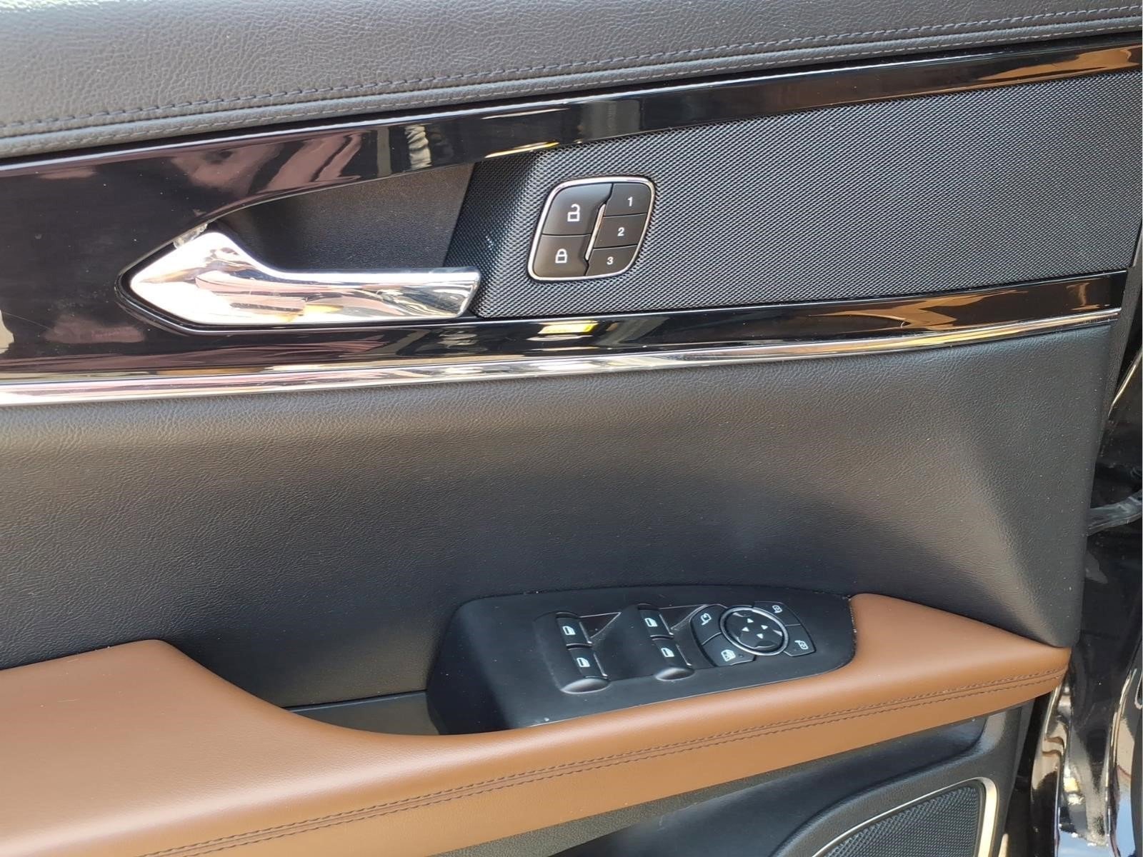 Used 2023 Lincoln Nautilus Reserve image 5