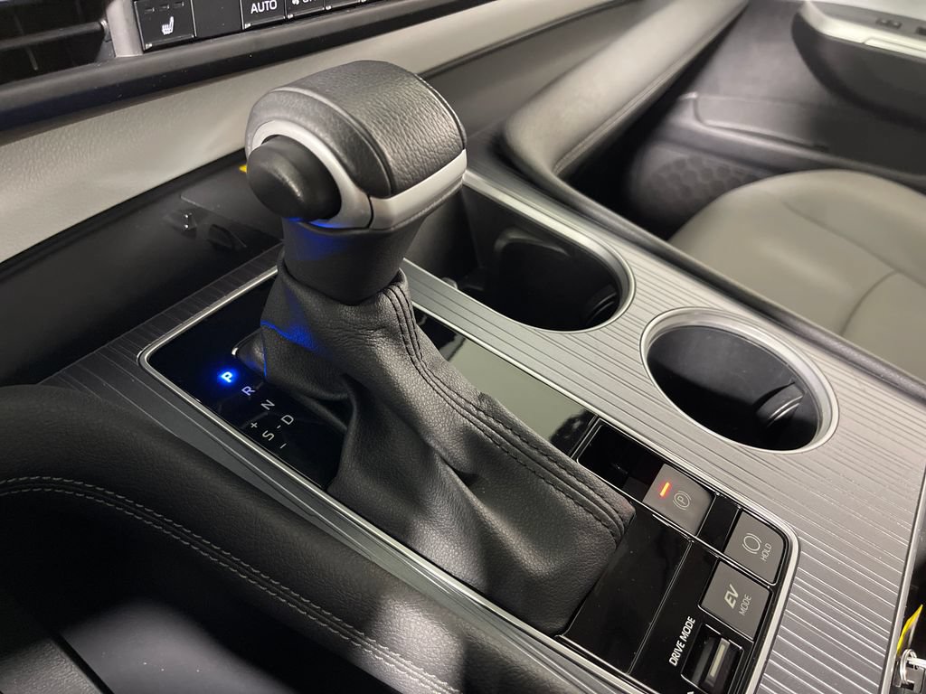Certified 2025 Toyota Sienna XLE FWD image 22