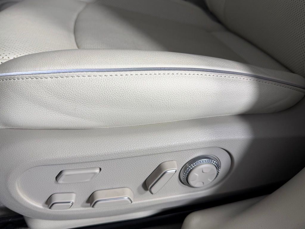 Used 2025 Genesis GV60 Advanced image 24