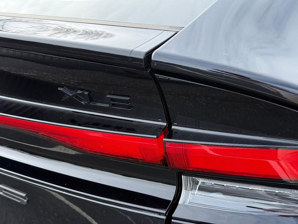 Certified 2025 Toyota Prius XLE image 8