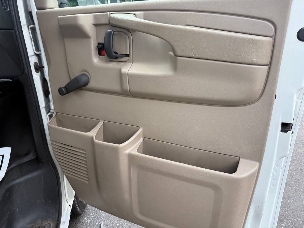 Used 2009 Chevrolet Express 3500 RWD image 30