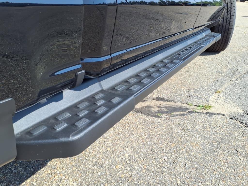 New 2025 Ford F150 Lightning Lariat image 9