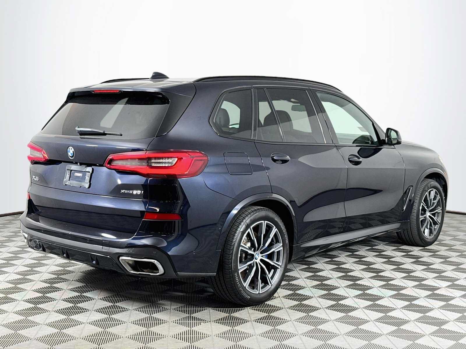 Used 2019 BMW X5 xDrive50i w/ M Sport Package AWD/4WD image 5