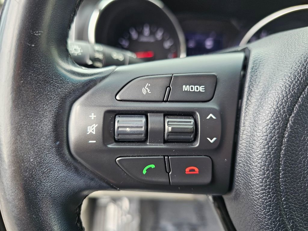 Used 2017 Kia Sedona LX w/ LX Essentials Premium Package FWD image 33