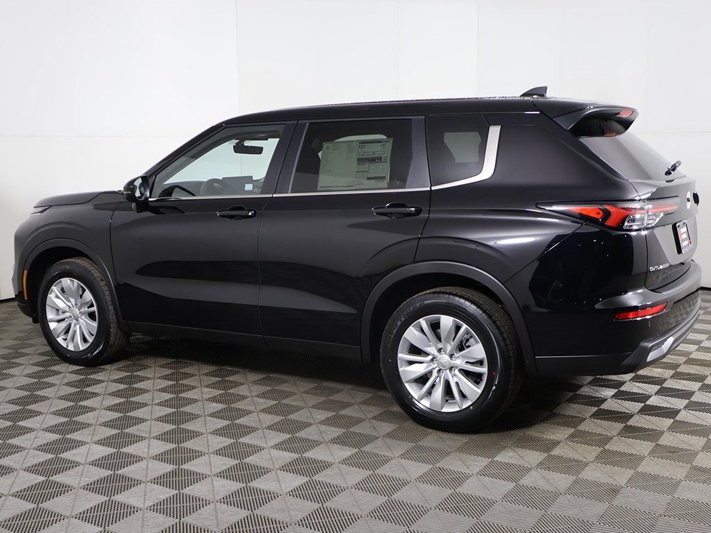 New 2026 Mitsubishi Outlander ES image 14